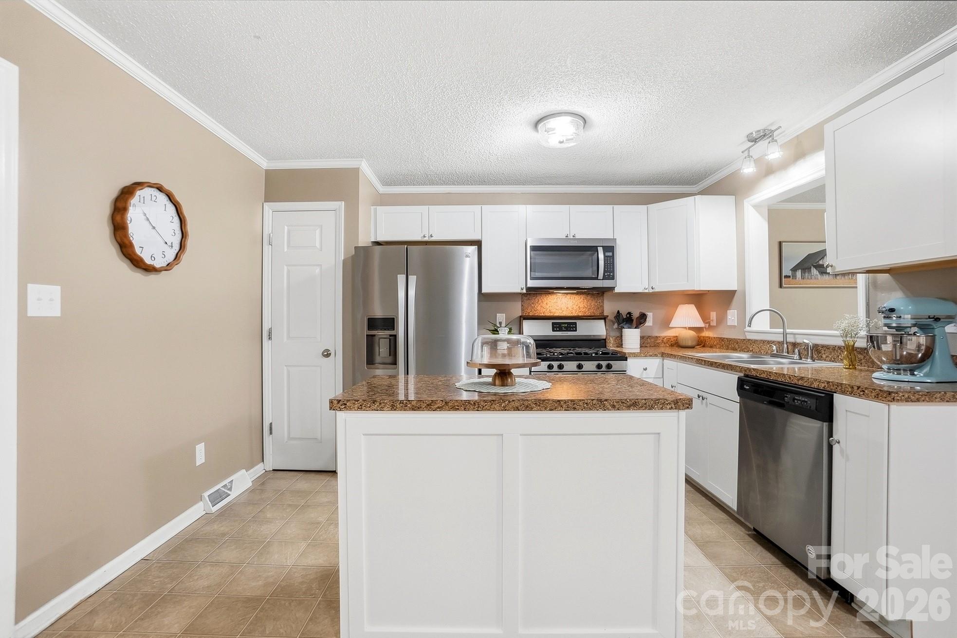 5542 Randolph Road Property Photo 8