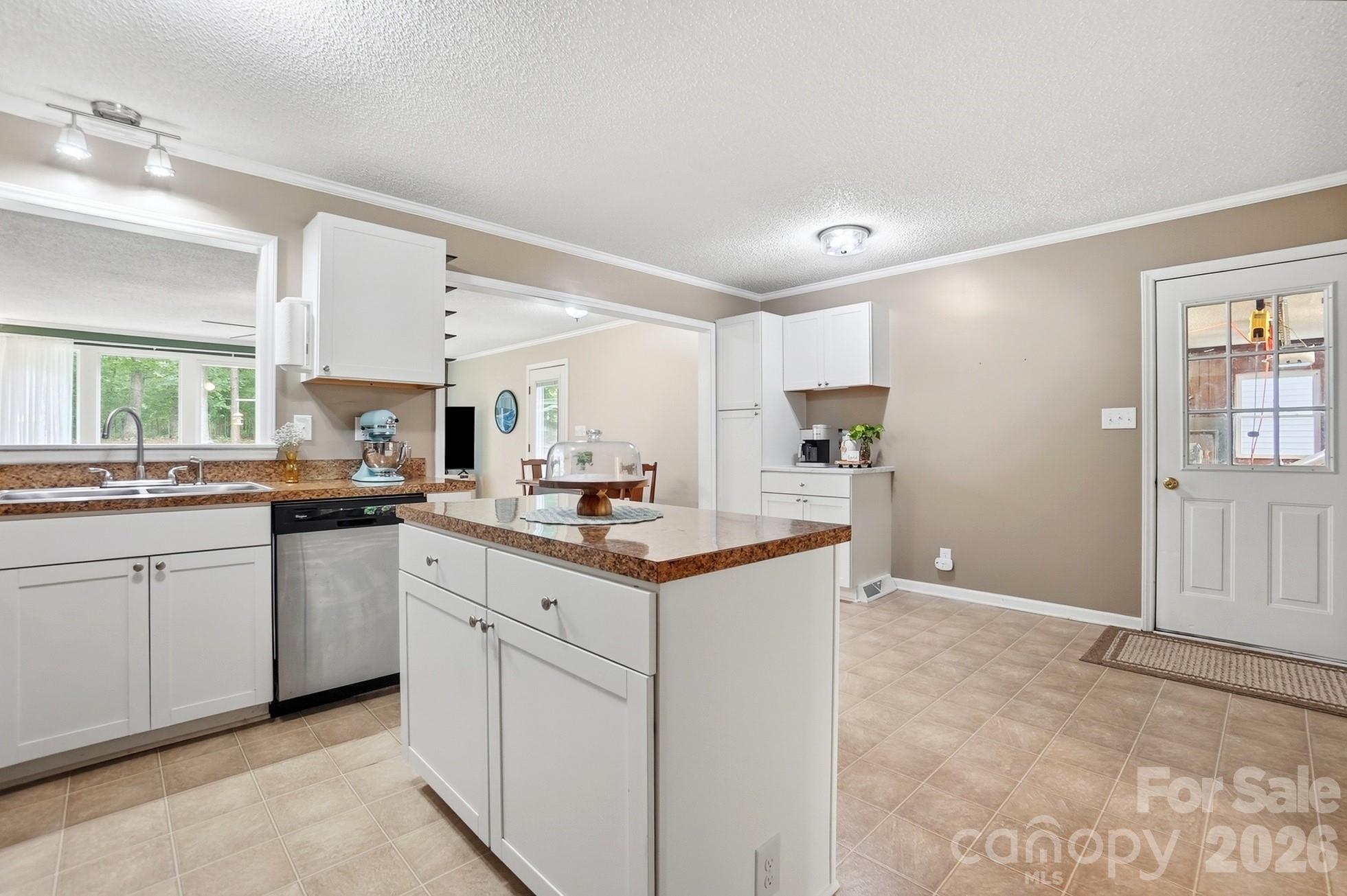 5542 Randolph Road Property Photo 13