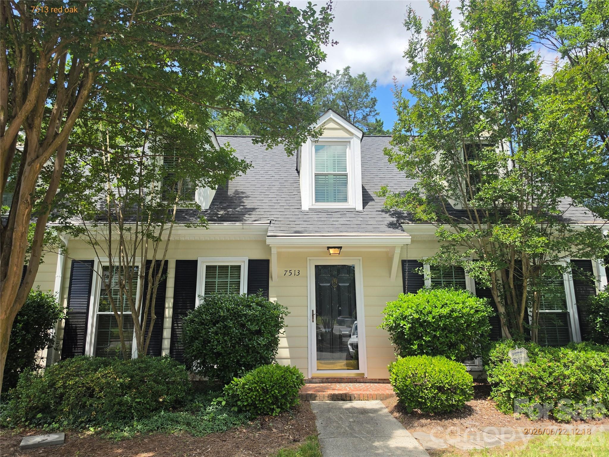 7513 Red Oak Lane Property Photo 1