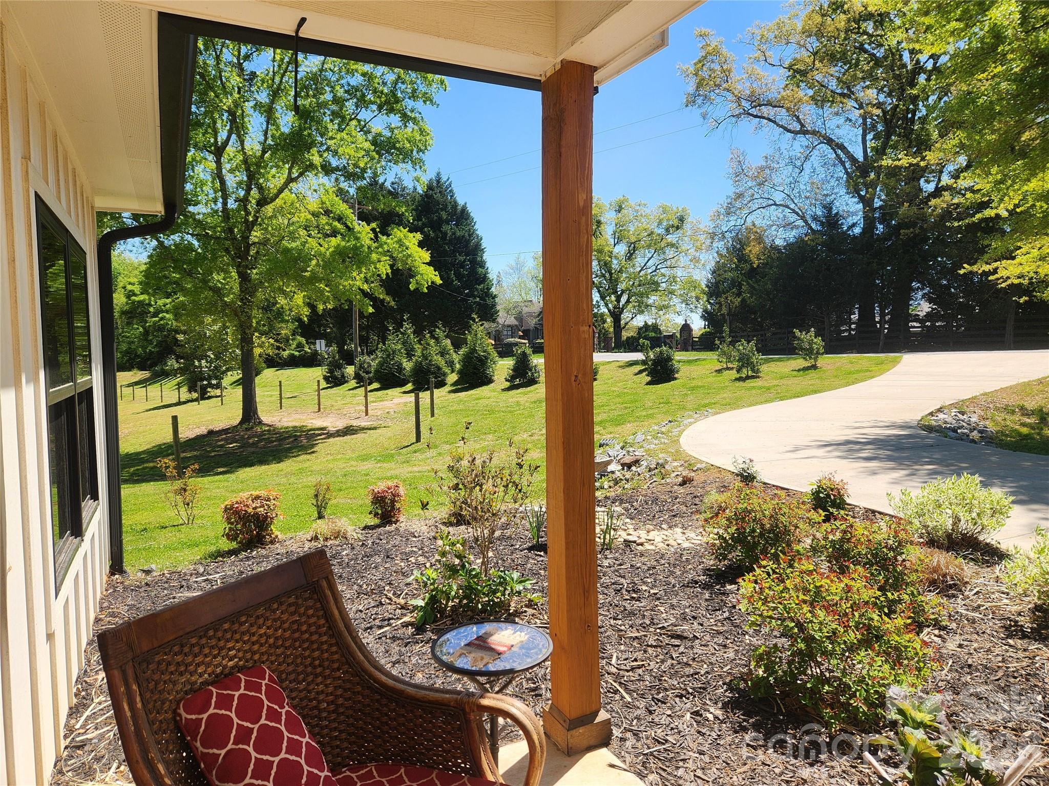 4085 Hunting Country Road Property Photo 2