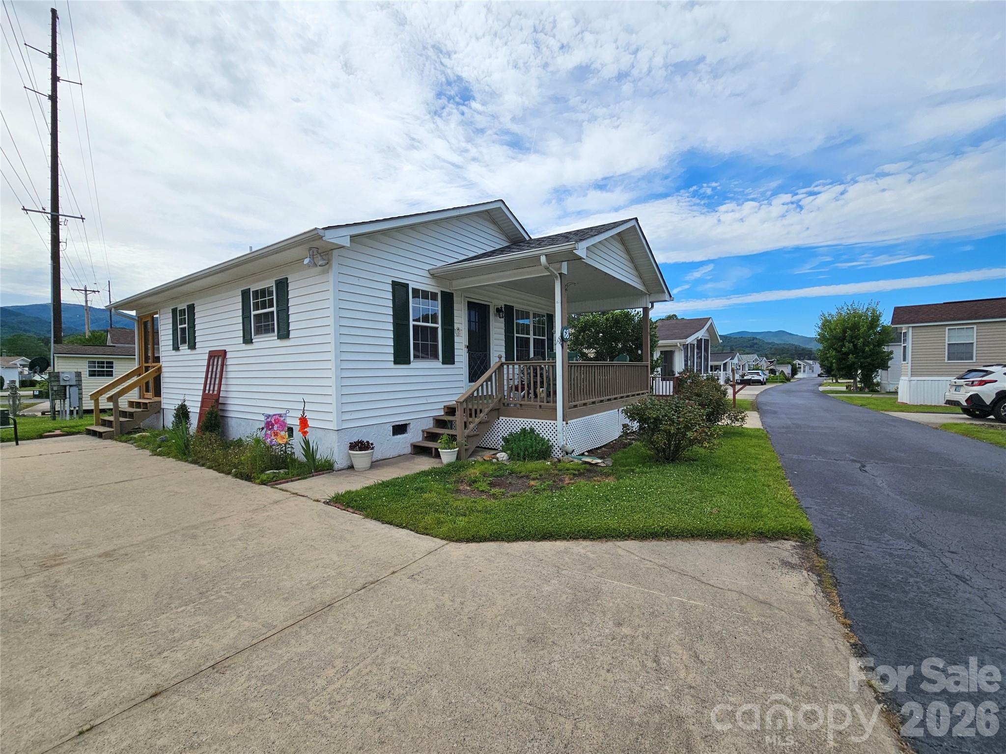 68 Strollers Lane Property Photo 1