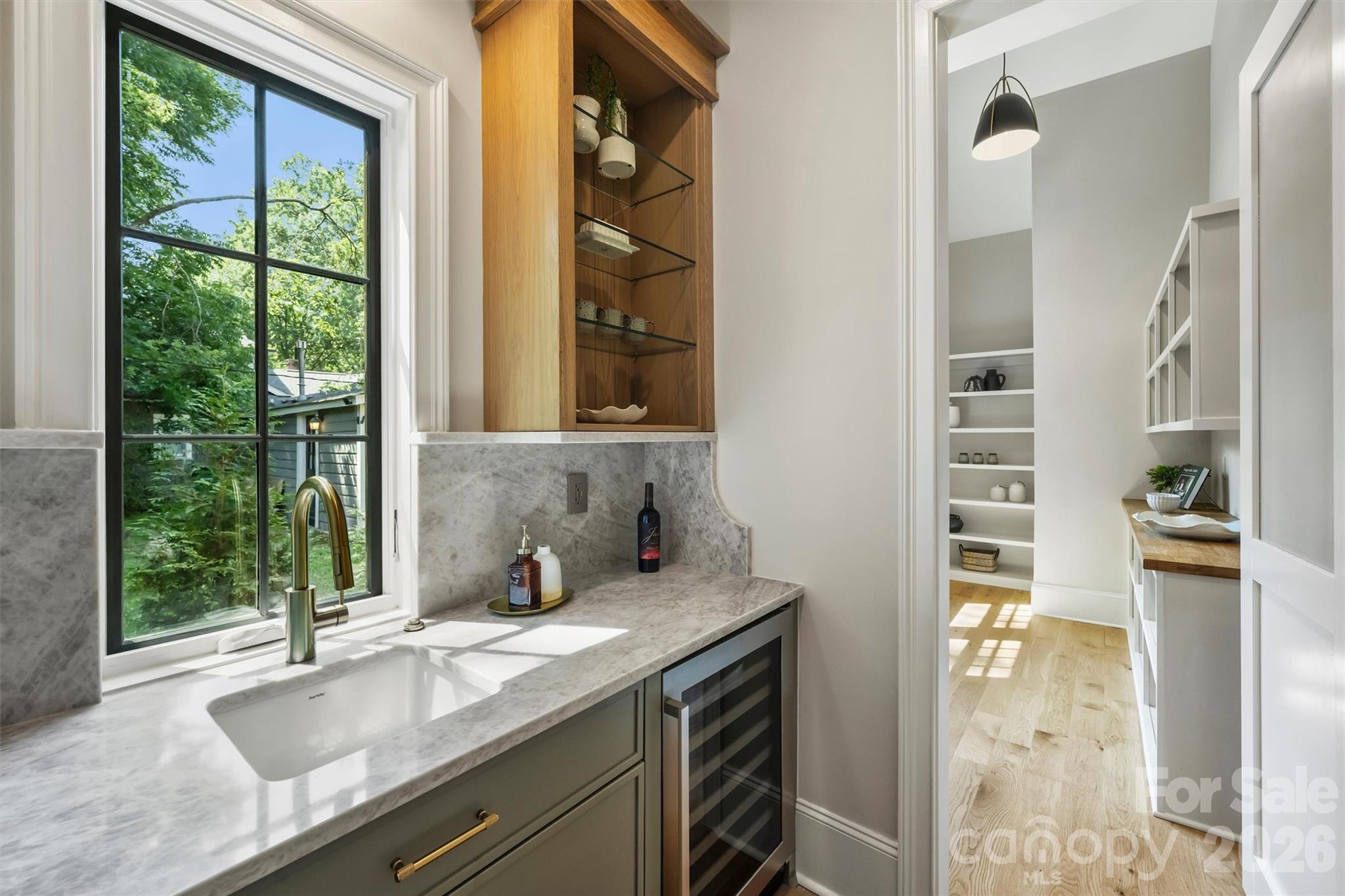 509 E Tremont Avenue Property Photo 18