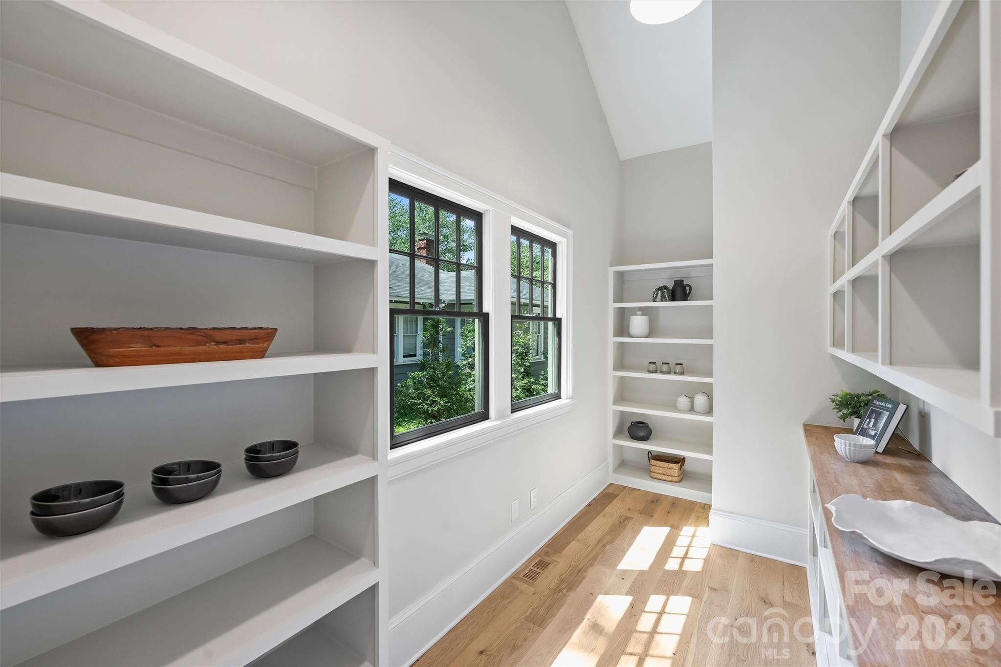 509 E Tremont Avenue Property Photo 19