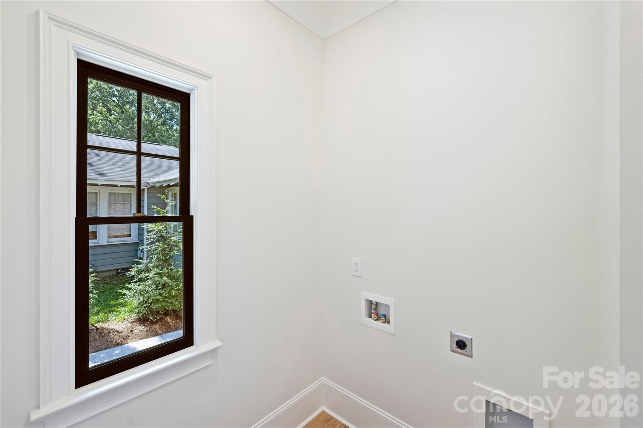 509 E Tremont Avenue Property Photo 28