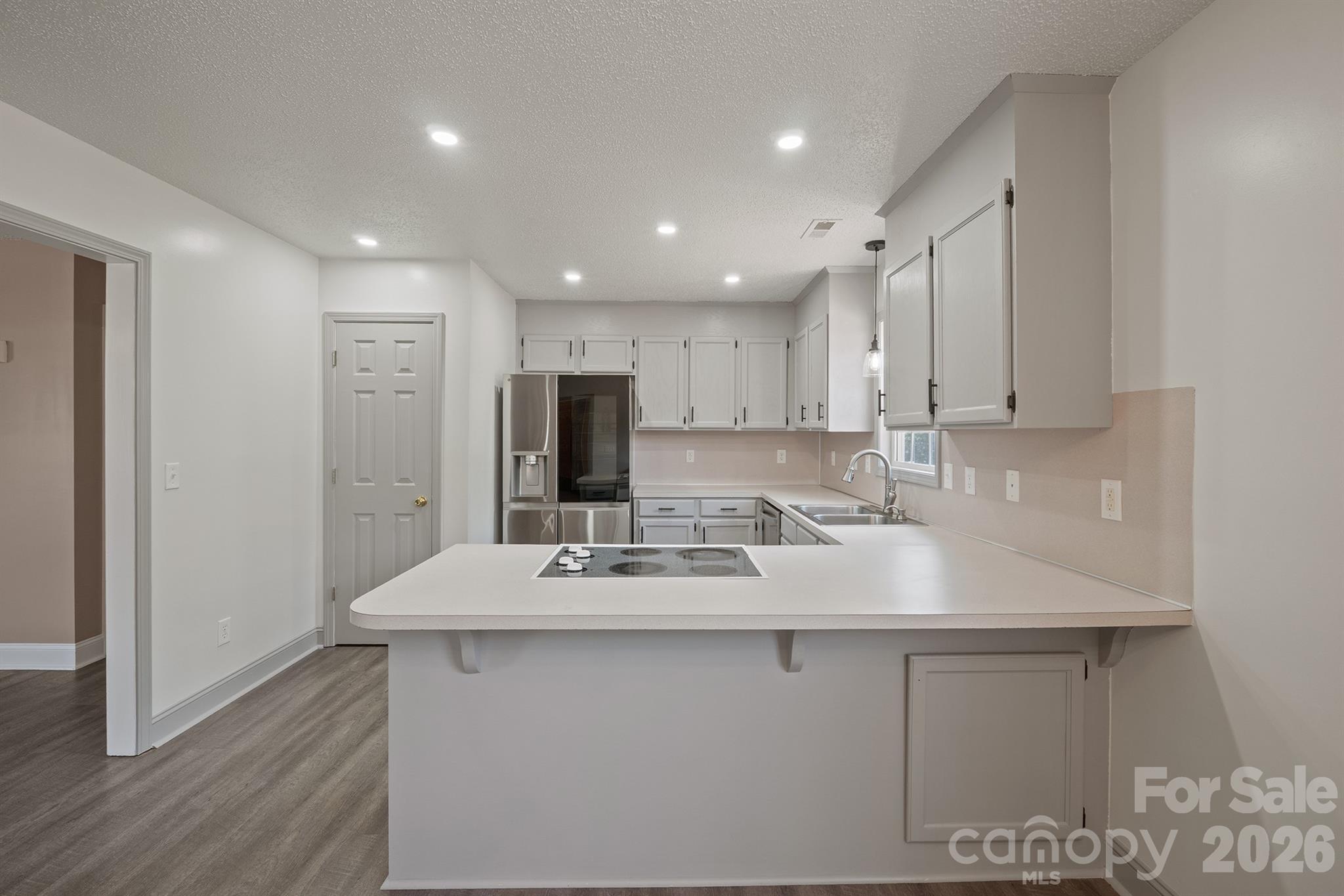 114 Glenwood Valley Drive Property Photo 4