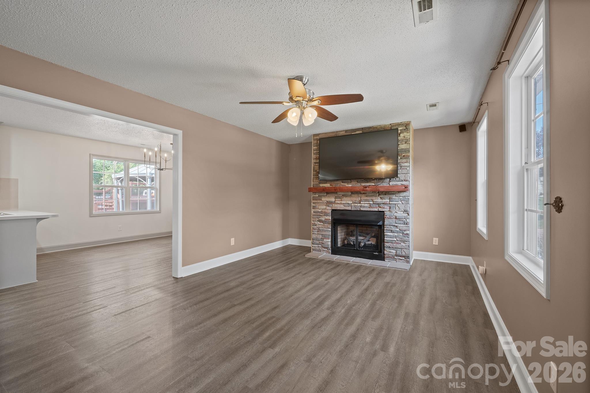 114 Glenwood Valley Drive Property Photo 6