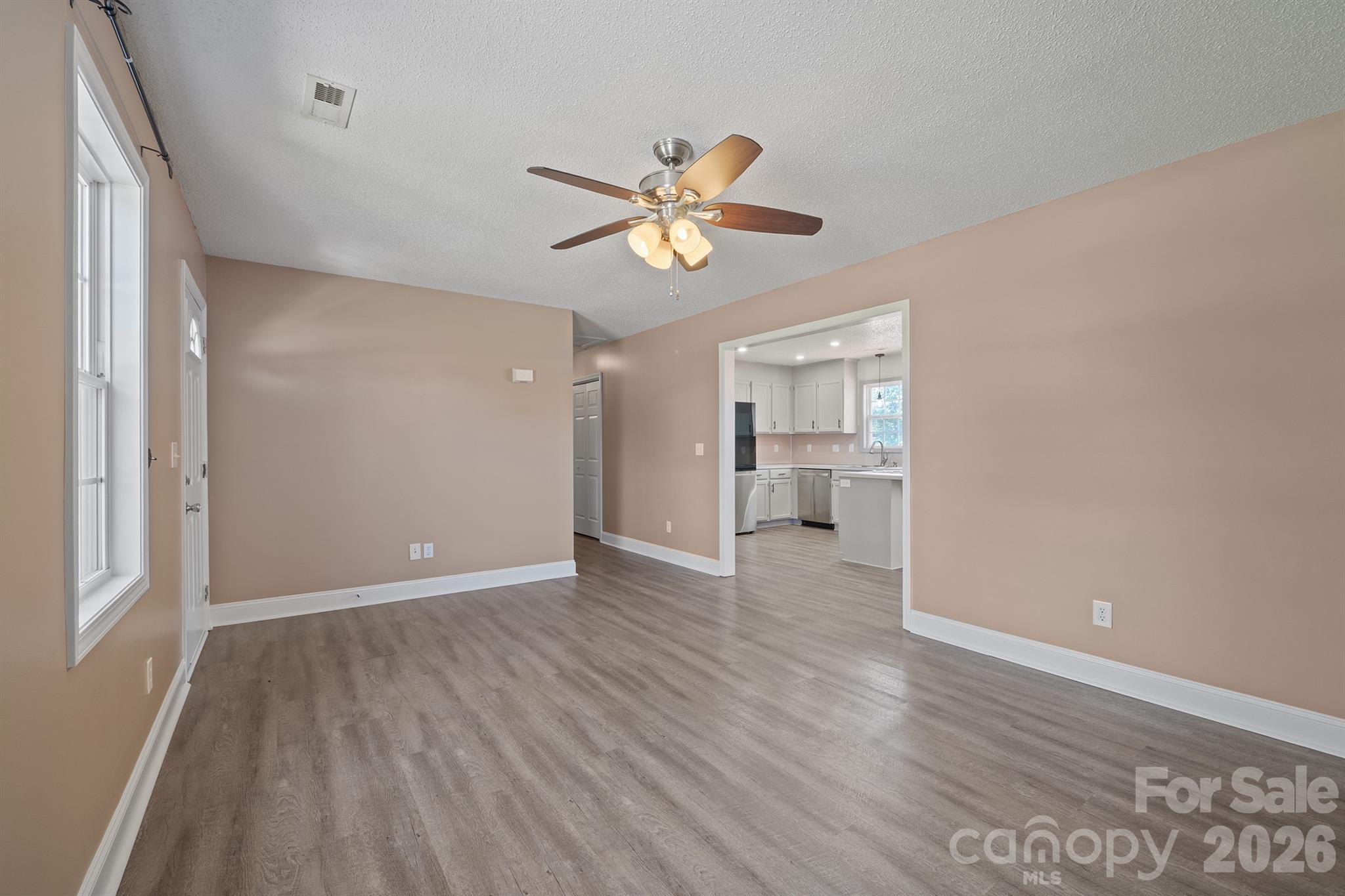 114 Glenwood Valley Drive Property Photo 16