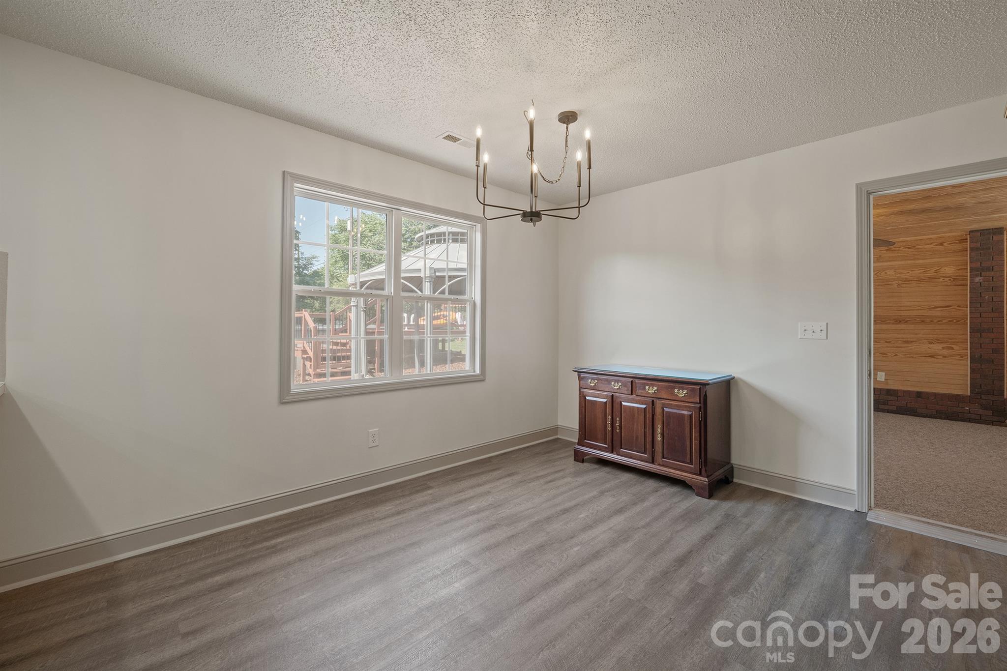 114 Glenwood Valley Drive Property Photo 17
