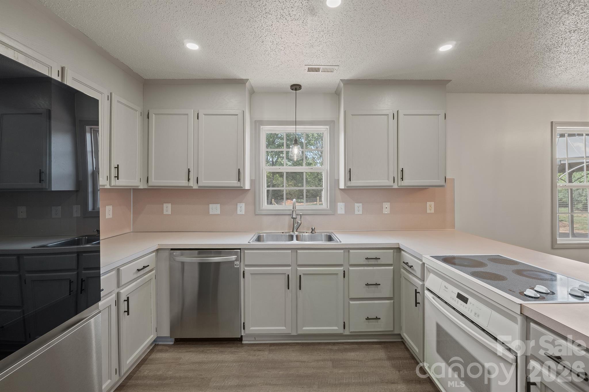 114 Glenwood Valley Drive Property Photo 20