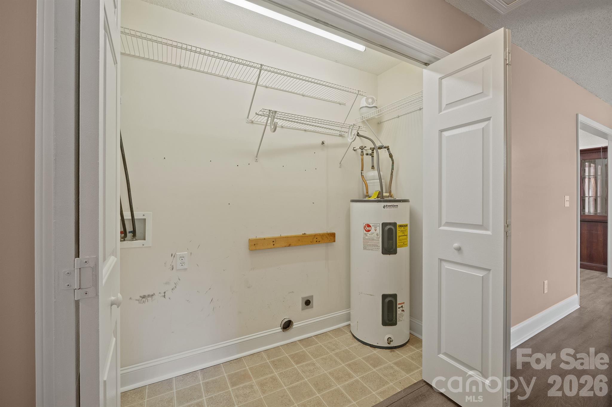 114 Glenwood Valley Drive Property Photo 25