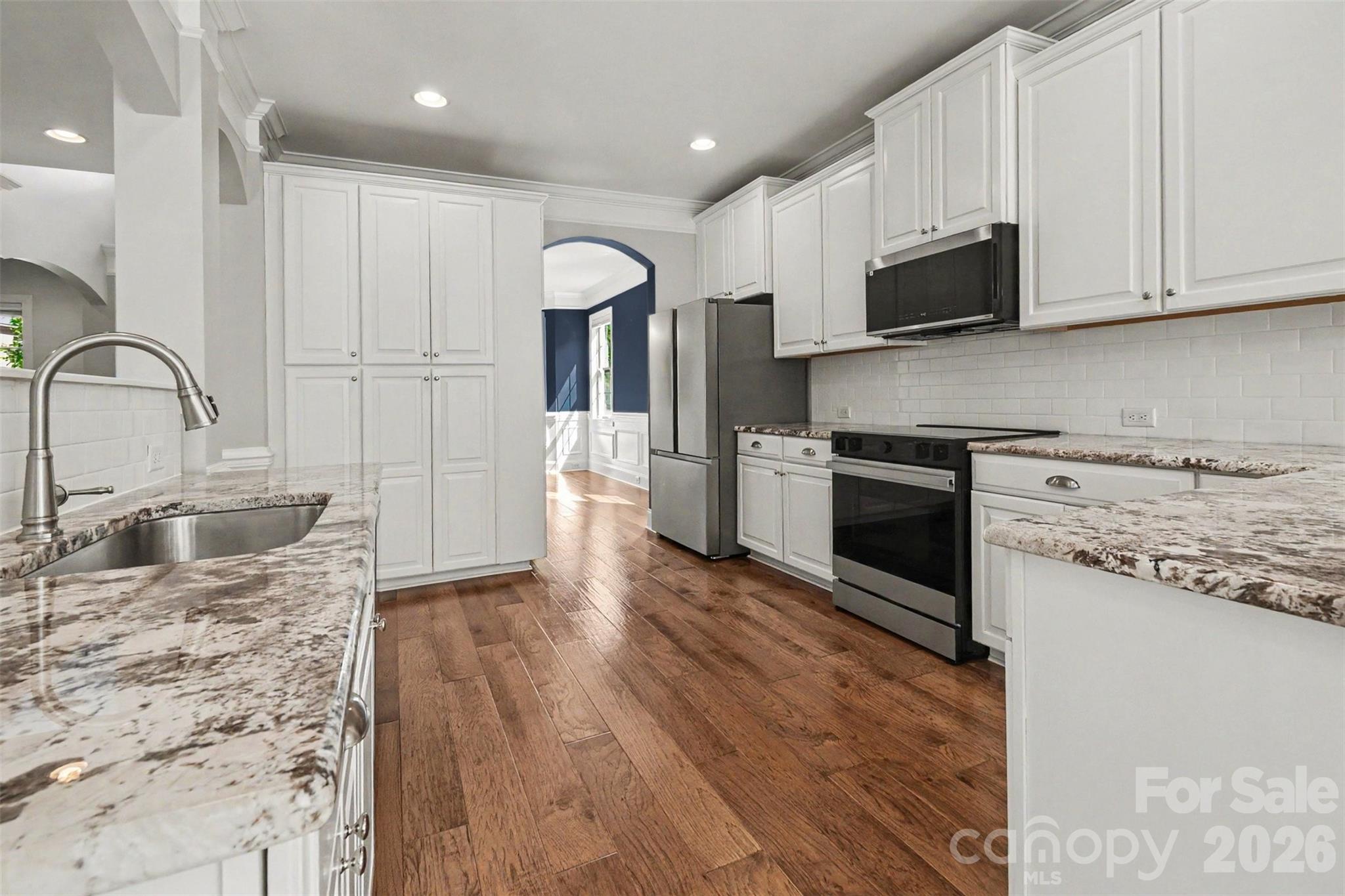 4016 Widgeon Way Property Photo 8