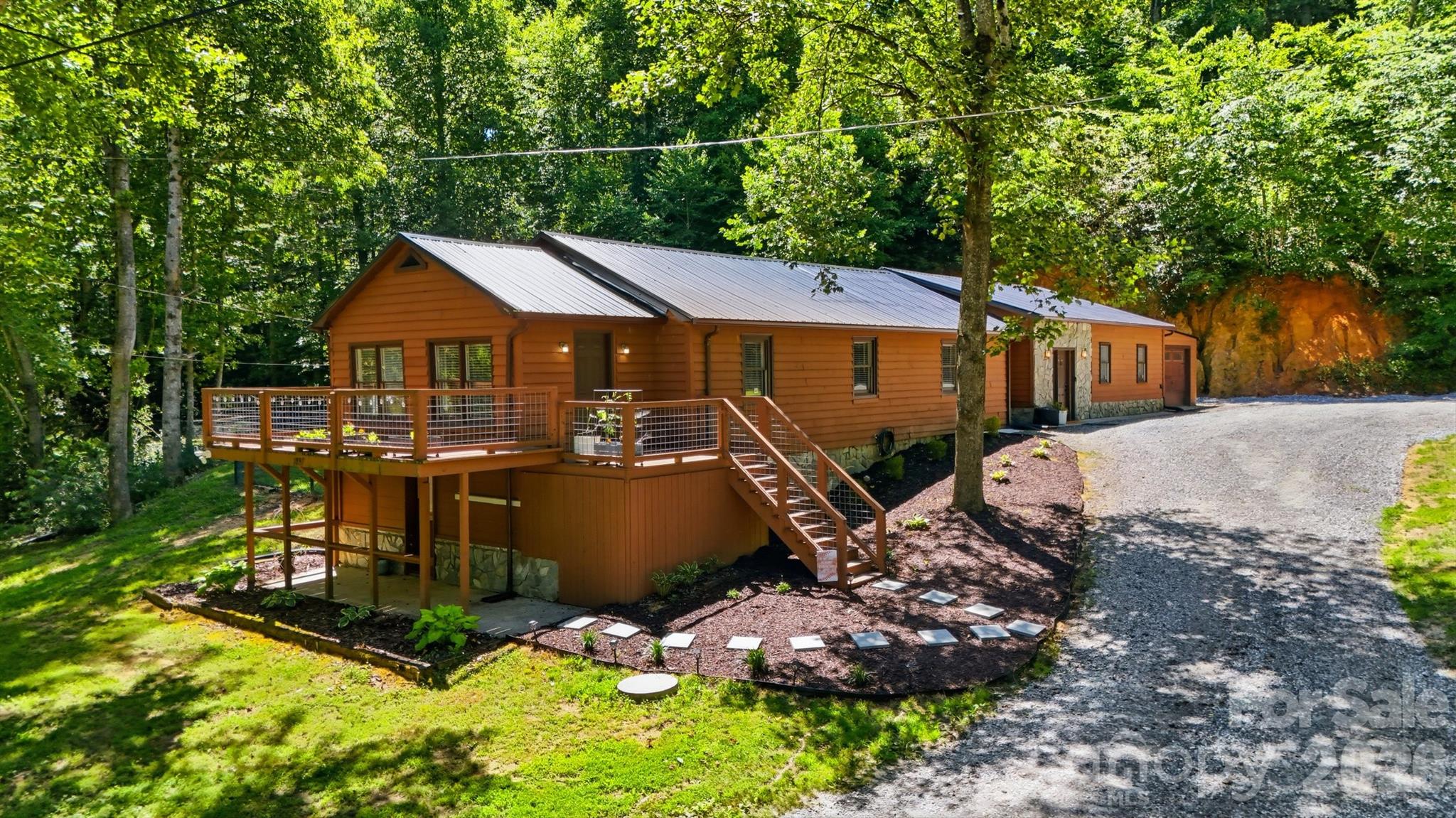 1857 Creekside Place Property Photo 1