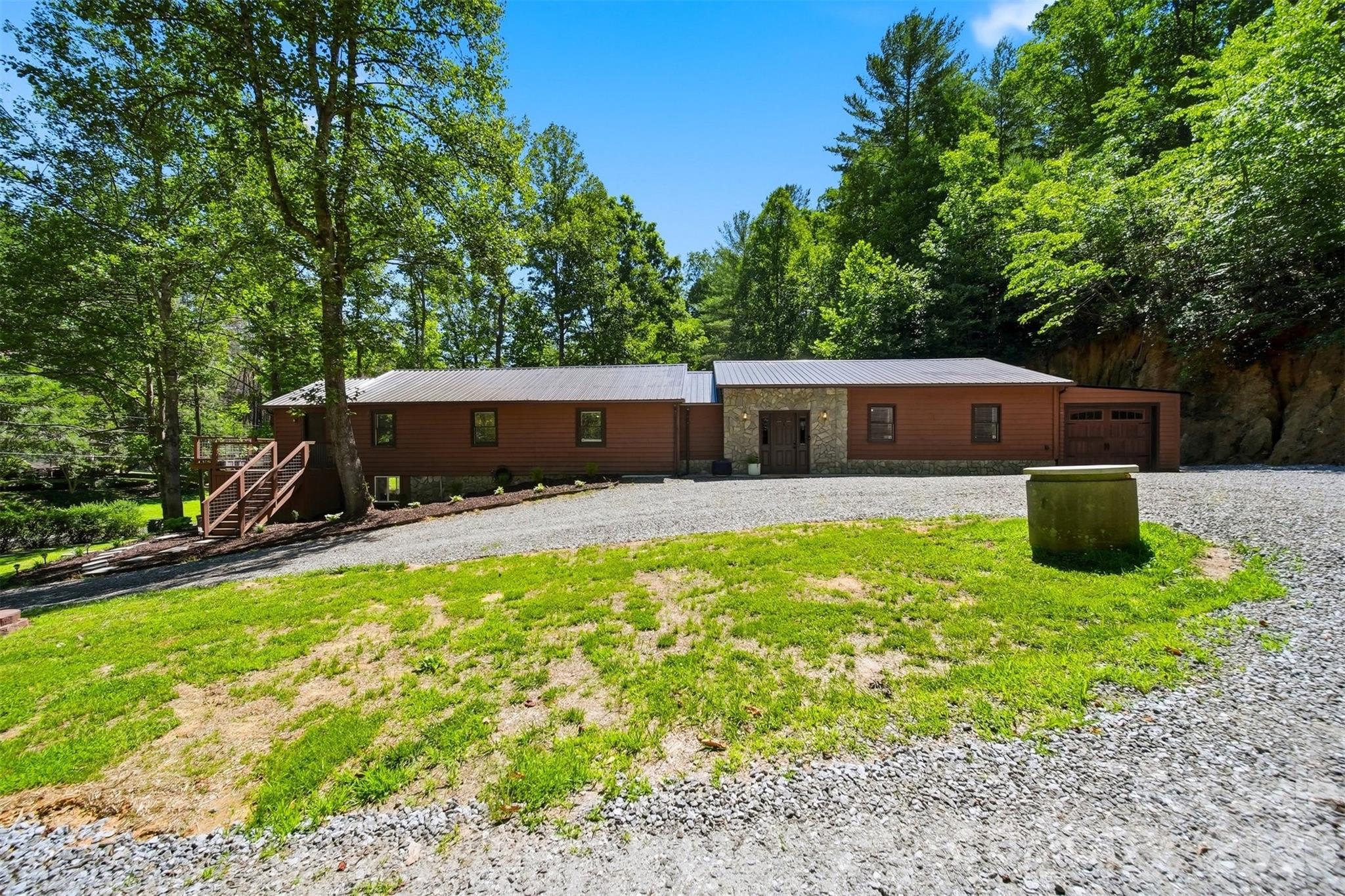 1857 Creekside Place Property Photo 2