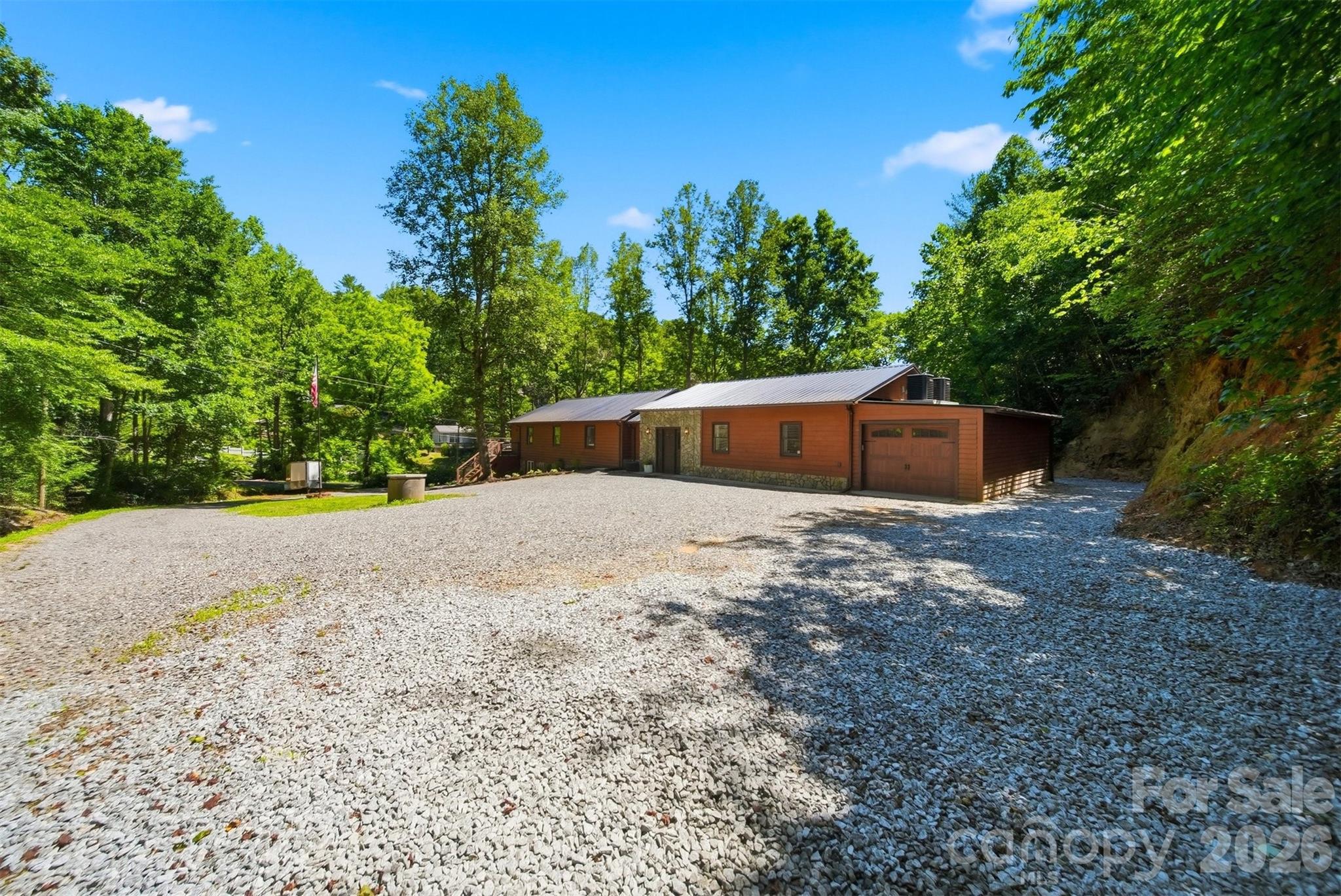 1857 Creekside Place Property Photo 3