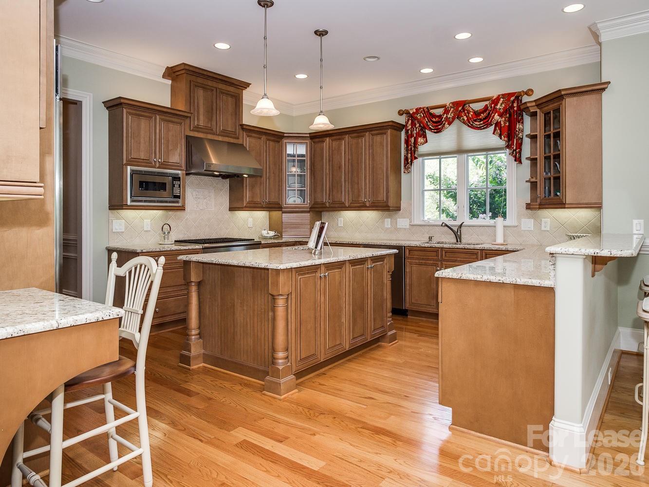 7126 Summerhill Ridge Drive Property Photo 10
