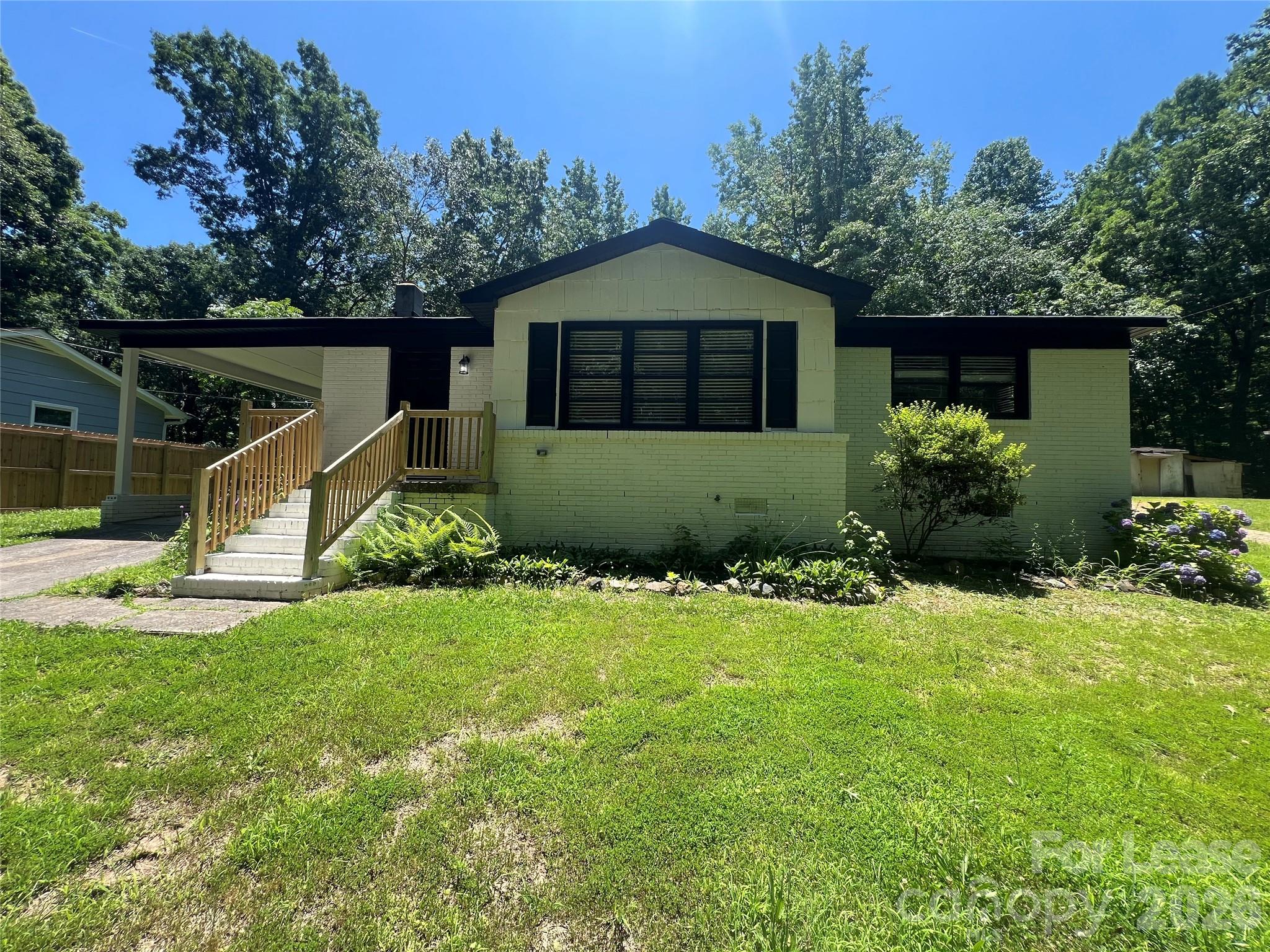 1214 Northwoods Drive Property Photo 1