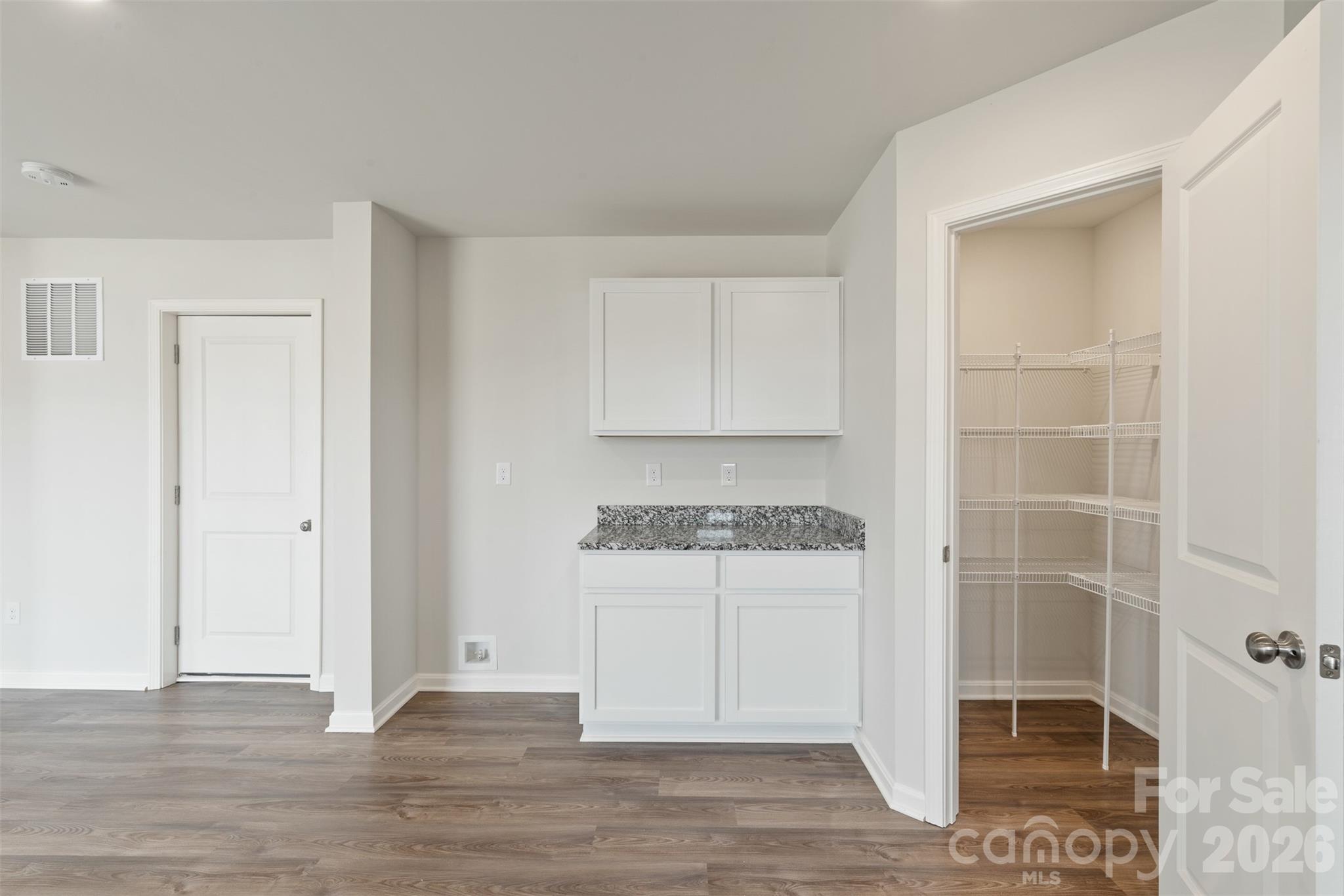 940 Kinnerton Trail Property Photo 13
