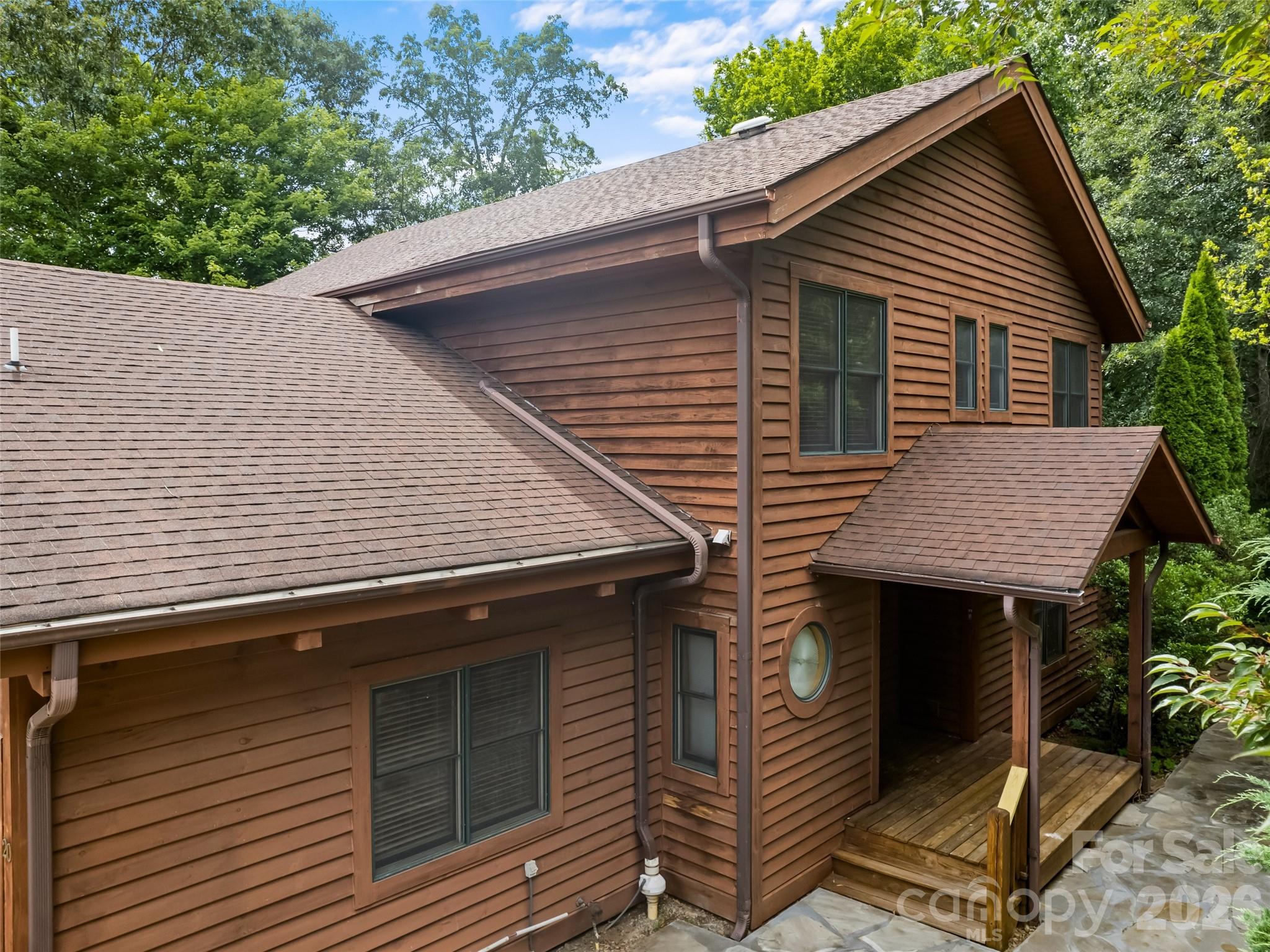 20 Sarah Court Property Photo 5