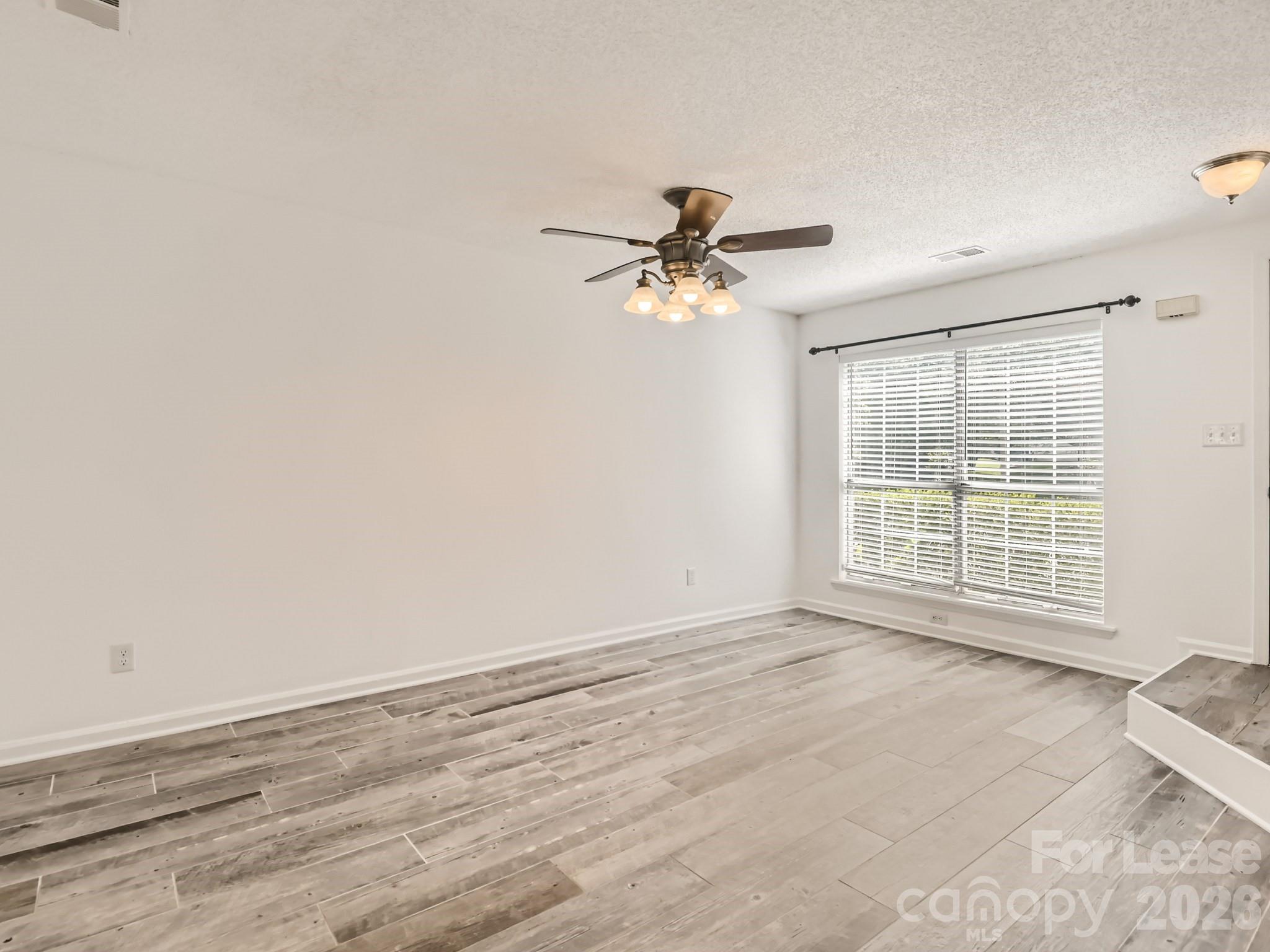 8281 Golf Ridge Drive Property Photo 4