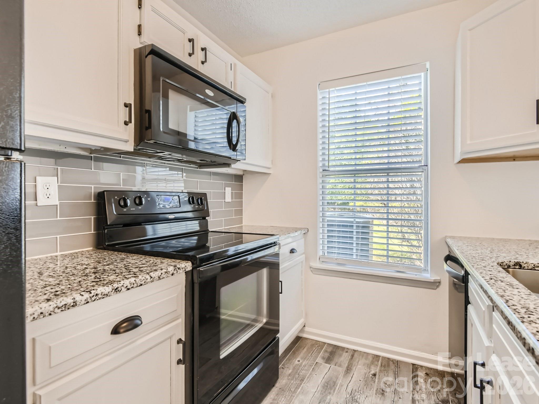 8281 Golf Ridge Drive Property Photo 5