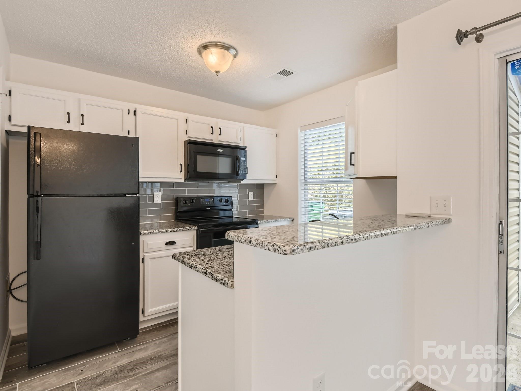 8281 Golf Ridge Drive Property Photo 6