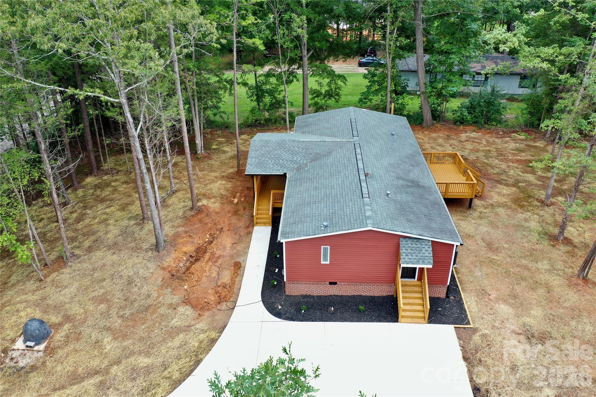 9401 Seymour Lane Property Photo 4