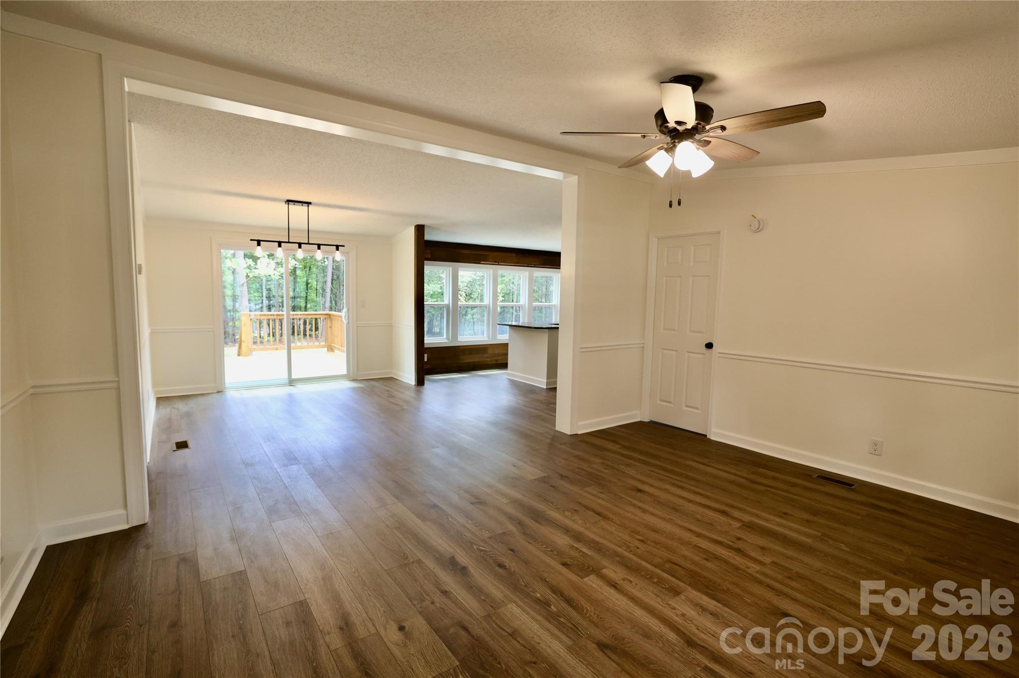 9401 Seymour Lane Property Photo 10