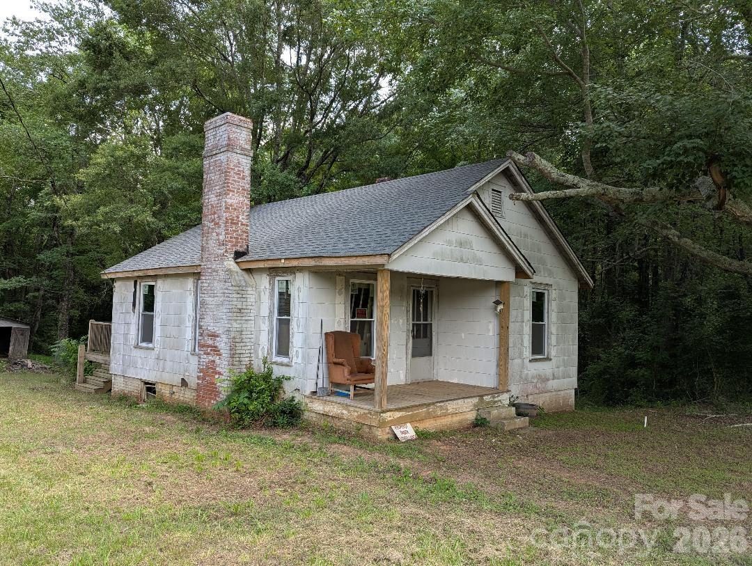 4548 Springs Road Property Photo 2