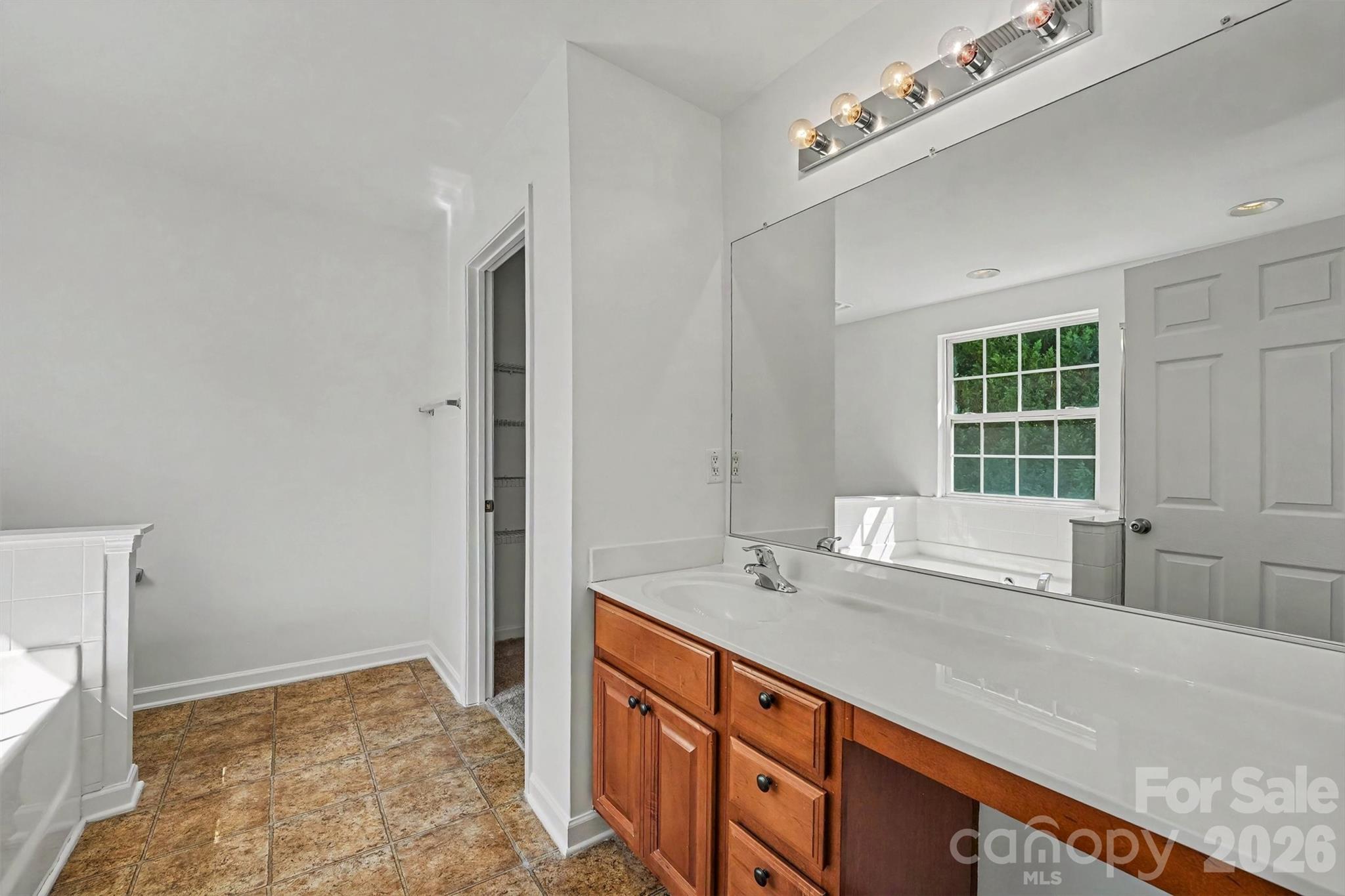 107 S Arcadian Way Property Photo 13