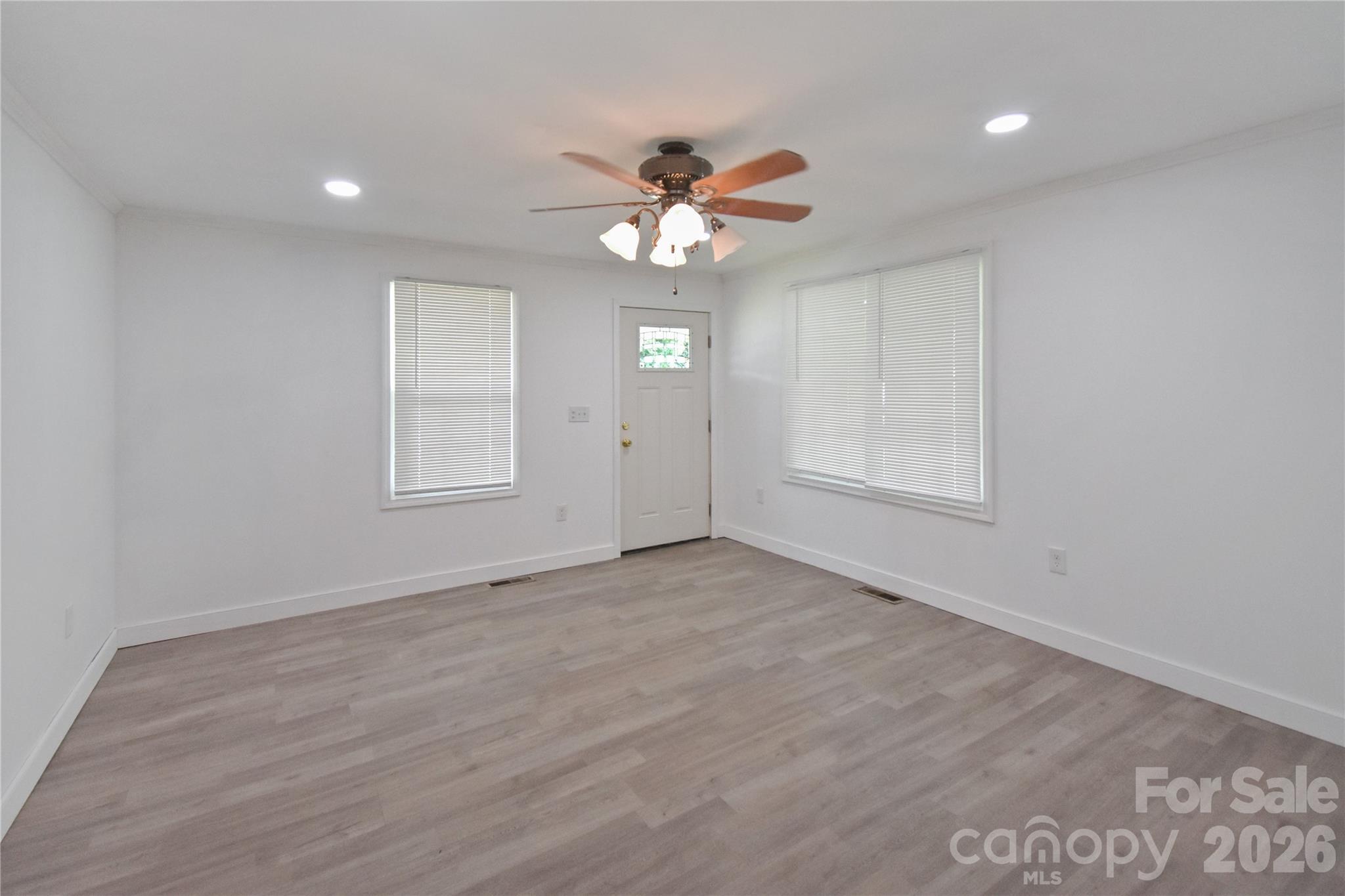 622 Green Street Loop Property Photo 5