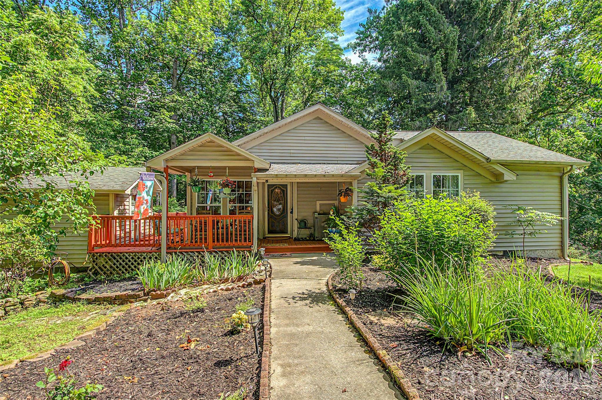 76 Winsome Trail Property Photo 1