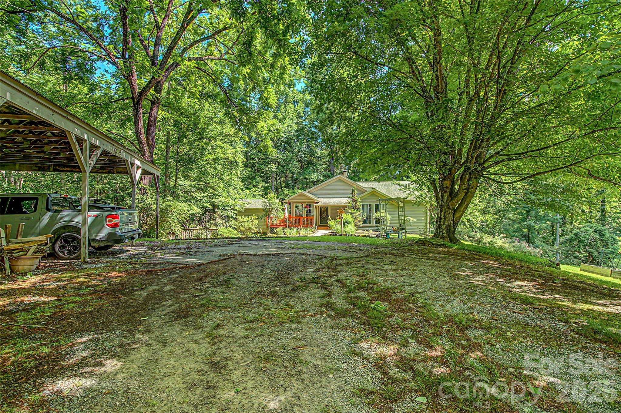 76 Winsome Trail Property Photo 3