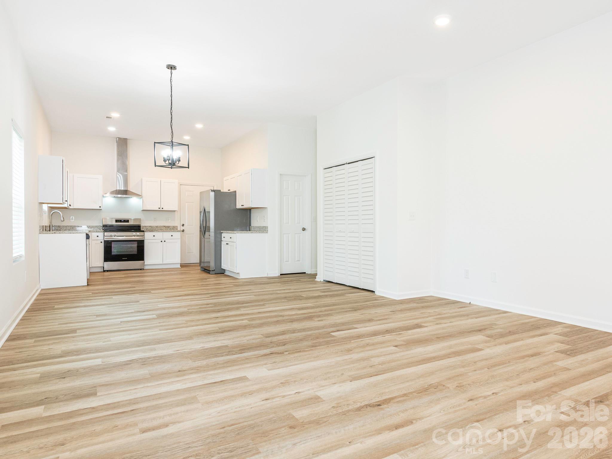1474 Stroupe Street Property Photo 8