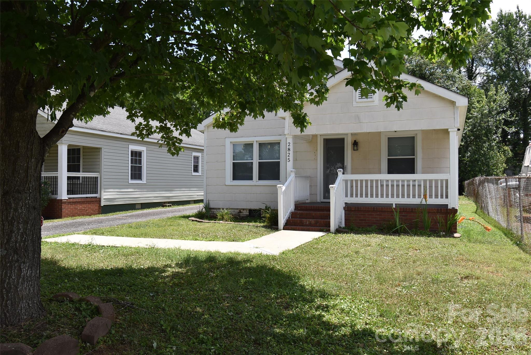 2825 Long Avenue Property Photo 1