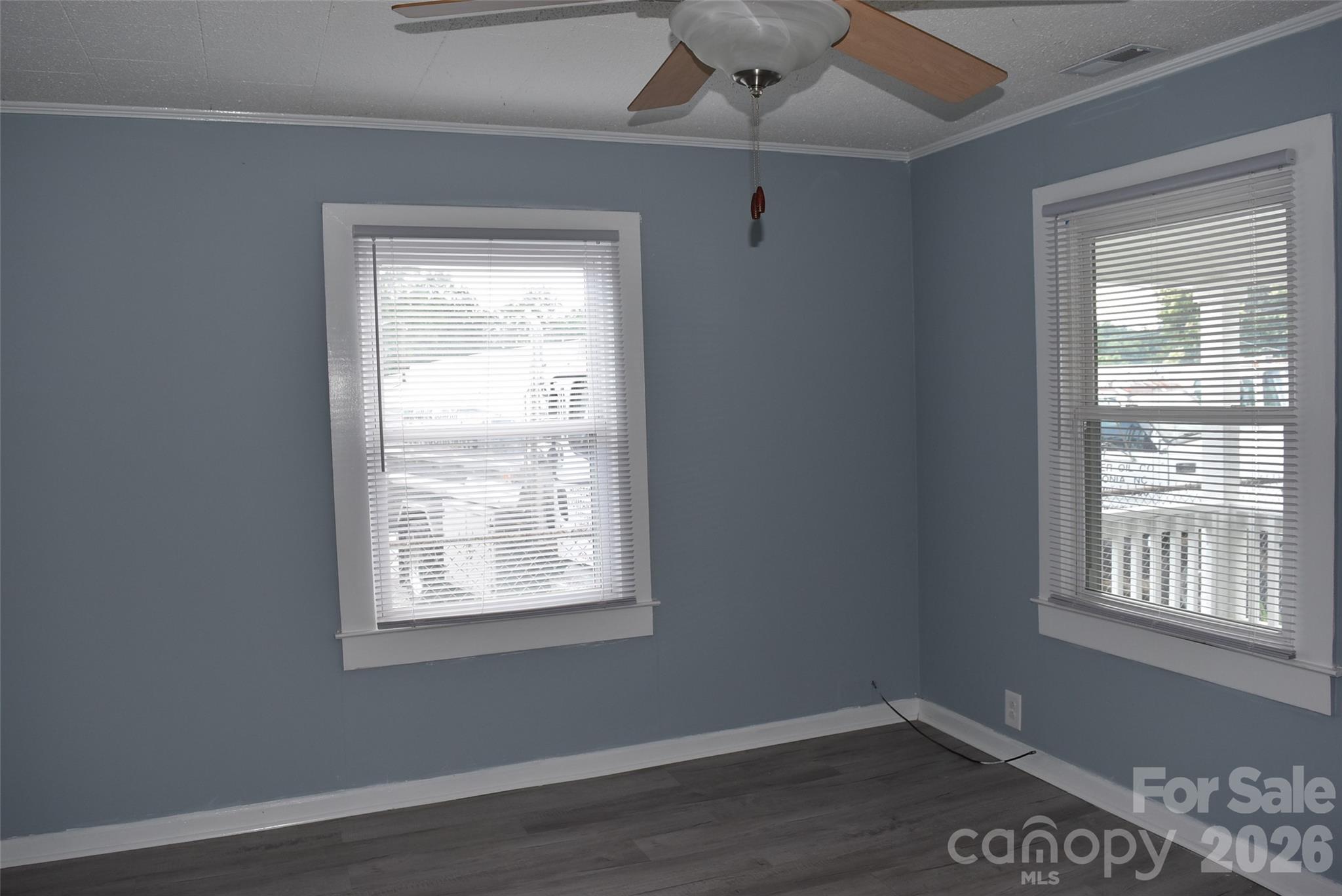 2825 Long Avenue Property Photo 4