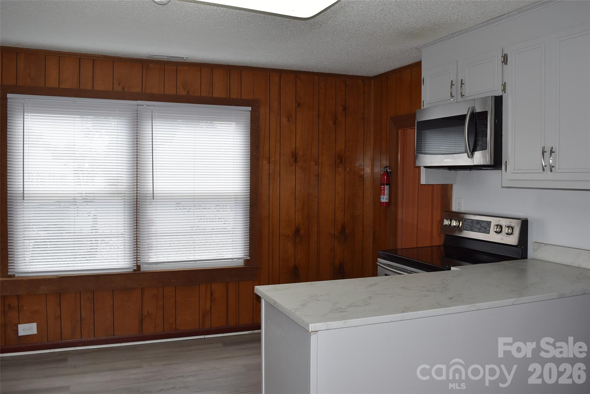 2825 Long Avenue Property Photo 10