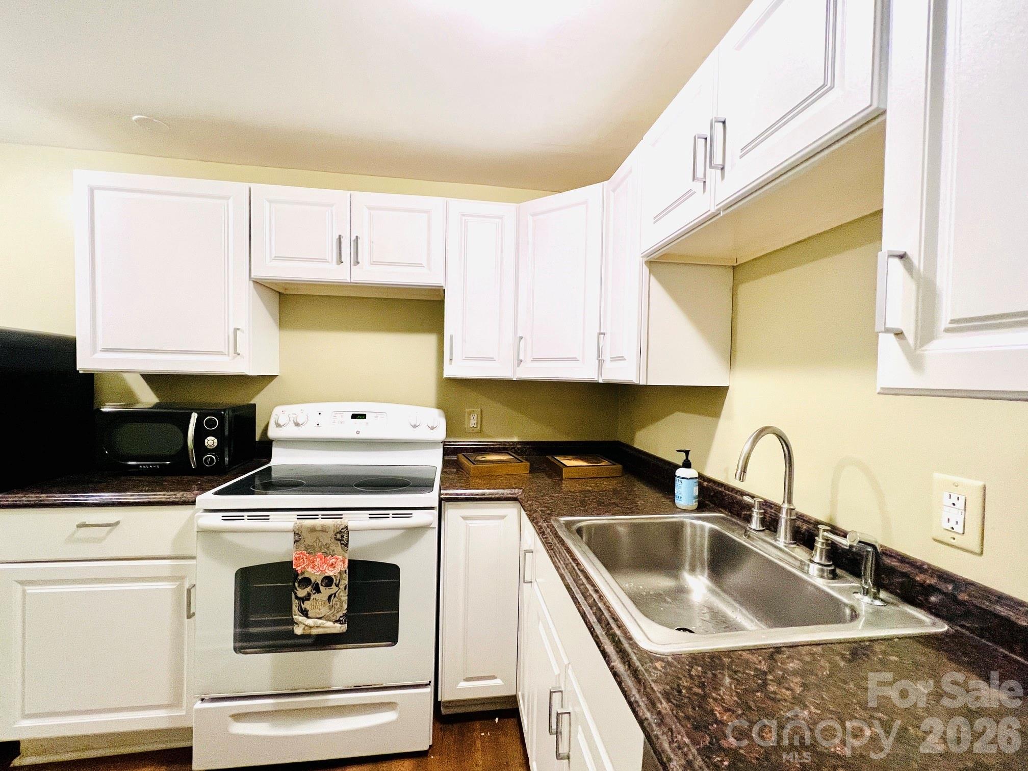 161 Melrose Avenue 3 Property Photo 6