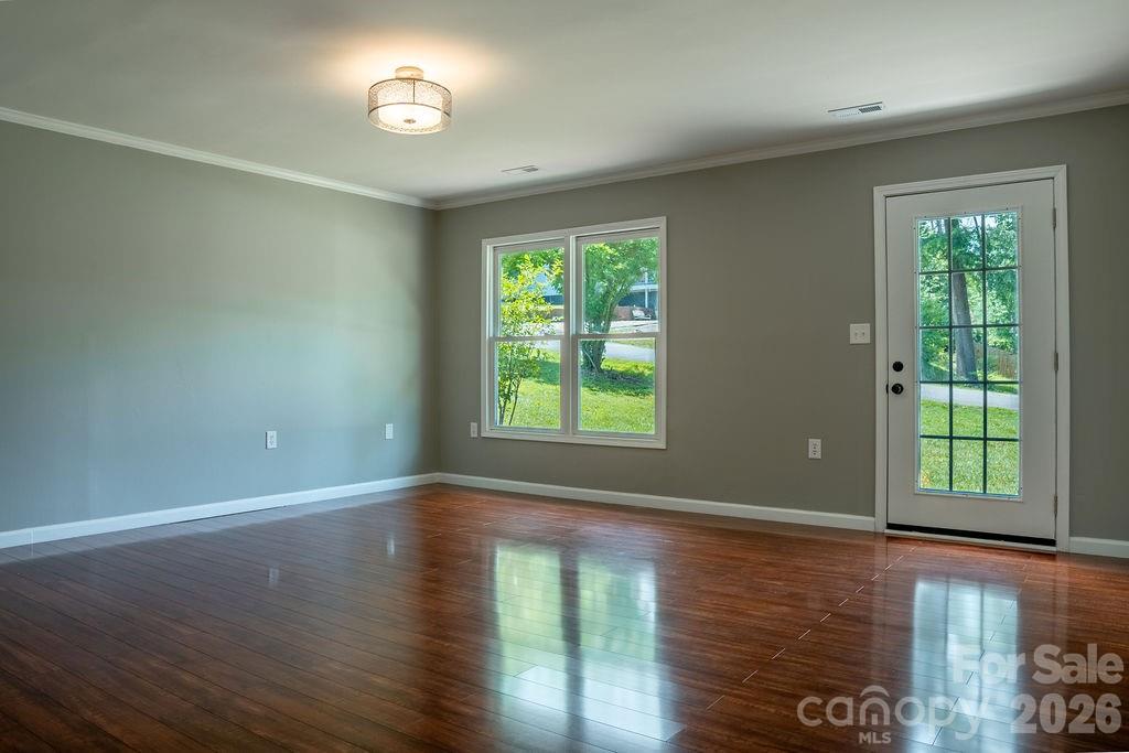 138 Oak Hill Drive Property Photo 5