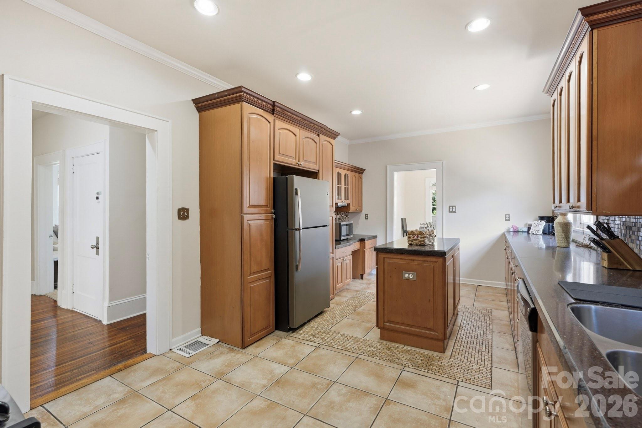 209 Grandin Road Property Photo 10