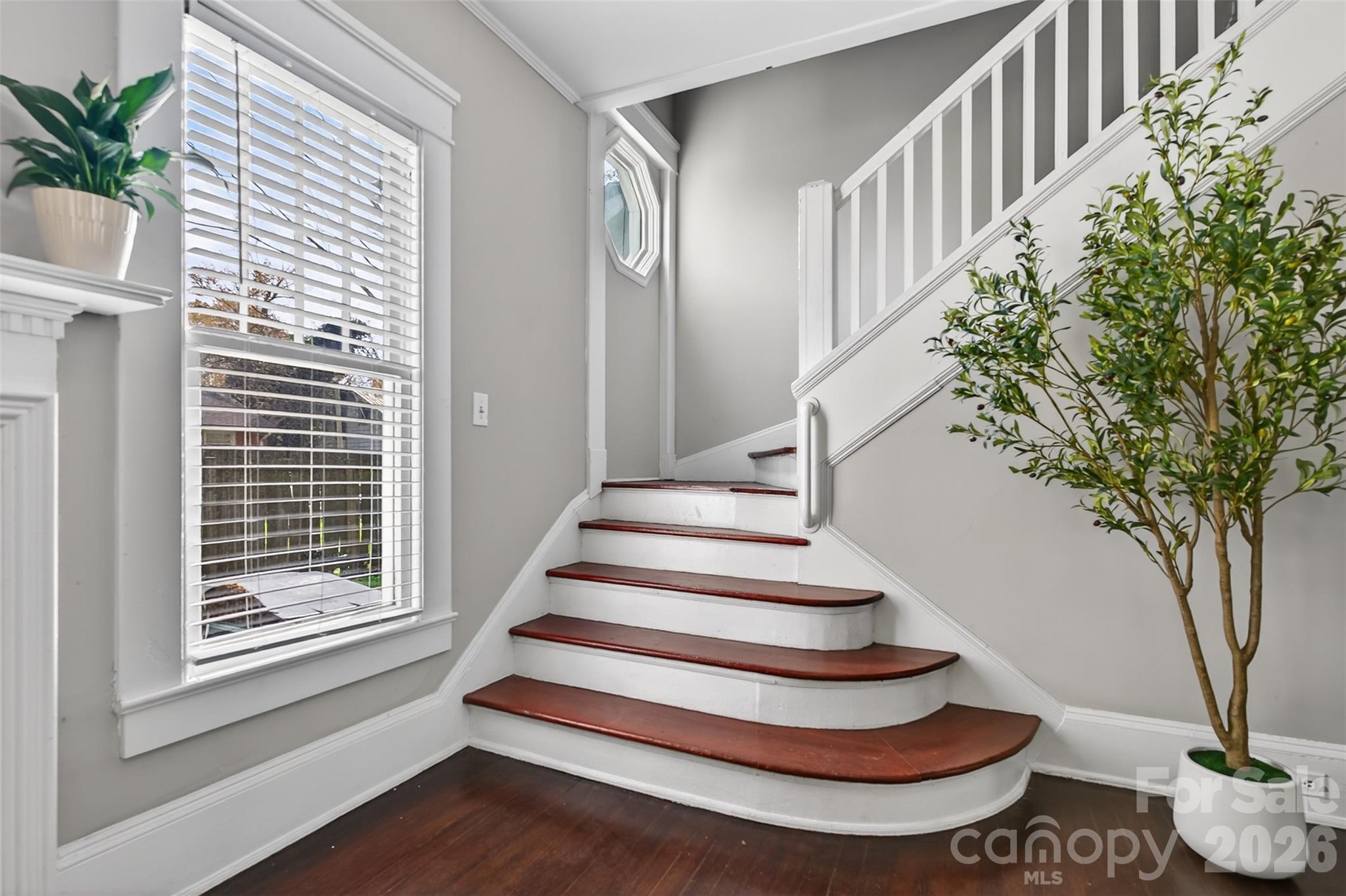 610 Westside Drive Property Photo 8