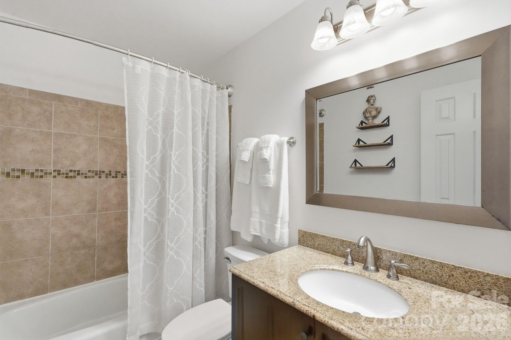 510 N Poplar Street C Property Photo 17