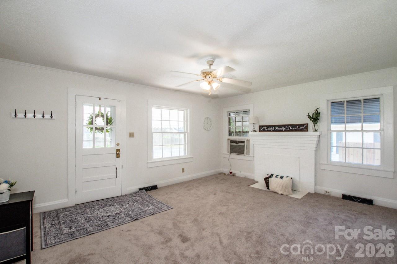 229 E Mcneely Avenue Property Photo 7