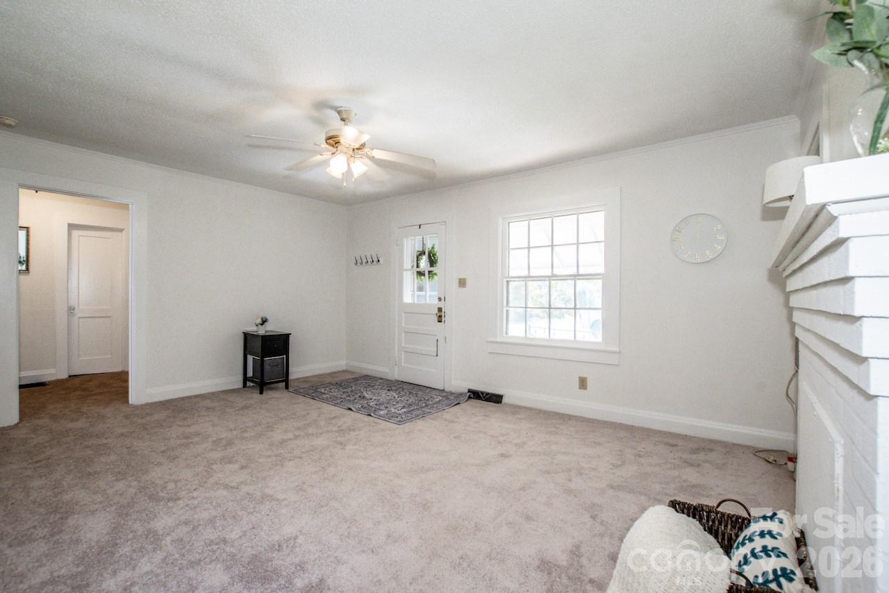 229 E Mcneely Avenue Property Photo 8