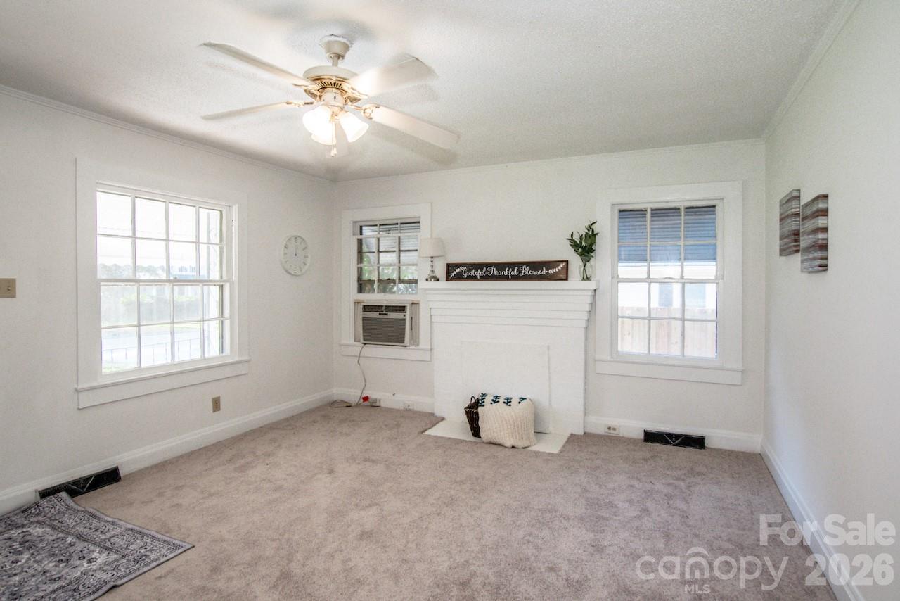 229 E Mcneely Avenue Property Photo 10