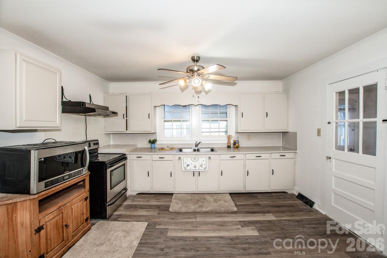 229 E Mcneely Avenue Property Photo 12