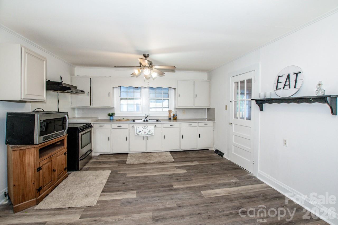 229 E Mcneely Avenue Property Photo 15