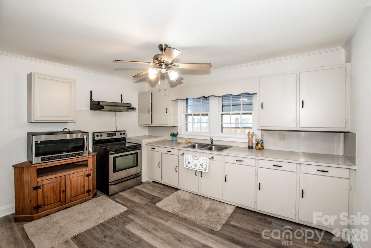 229 E Mcneely Avenue Property Photo 17