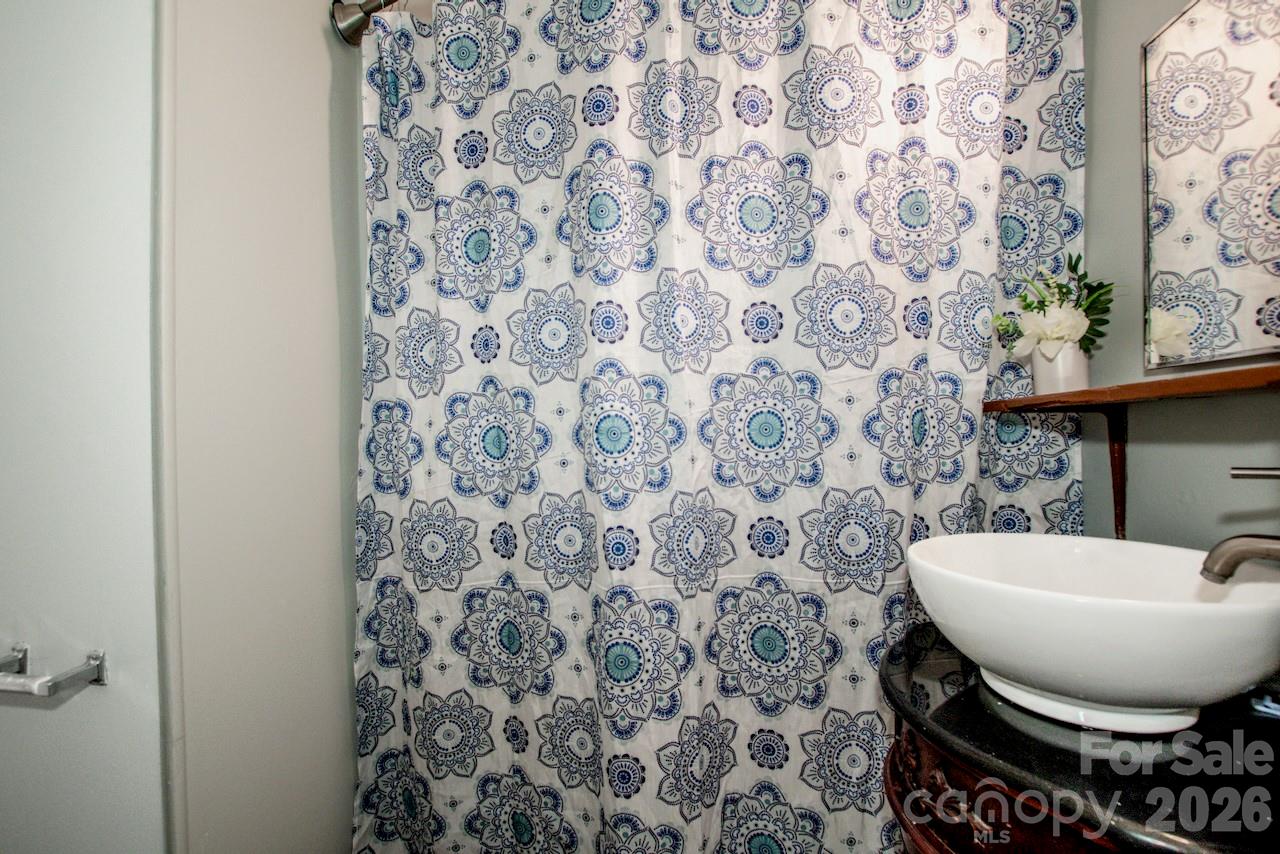 229 E Mcneely Avenue Property Photo 24