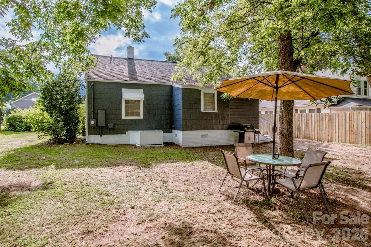 229 E Mcneely Avenue Property Photo 34
