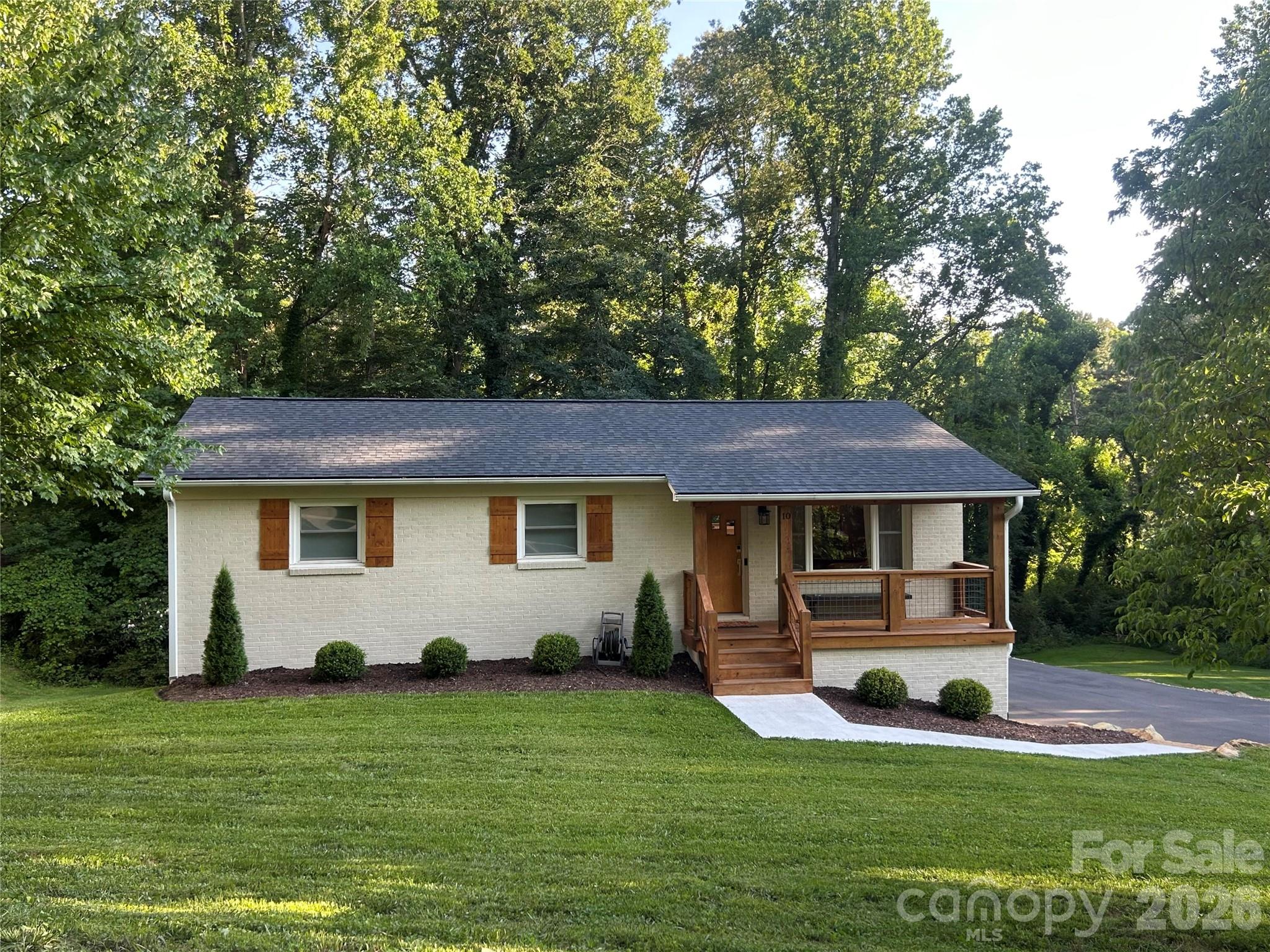 10 Oakwood Drive Property Photo 2